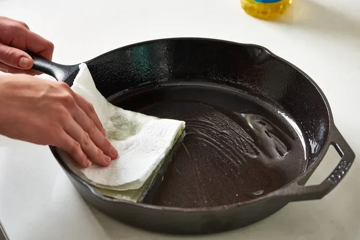 How Long Should You Leave Cast Iron In Oven To Season
